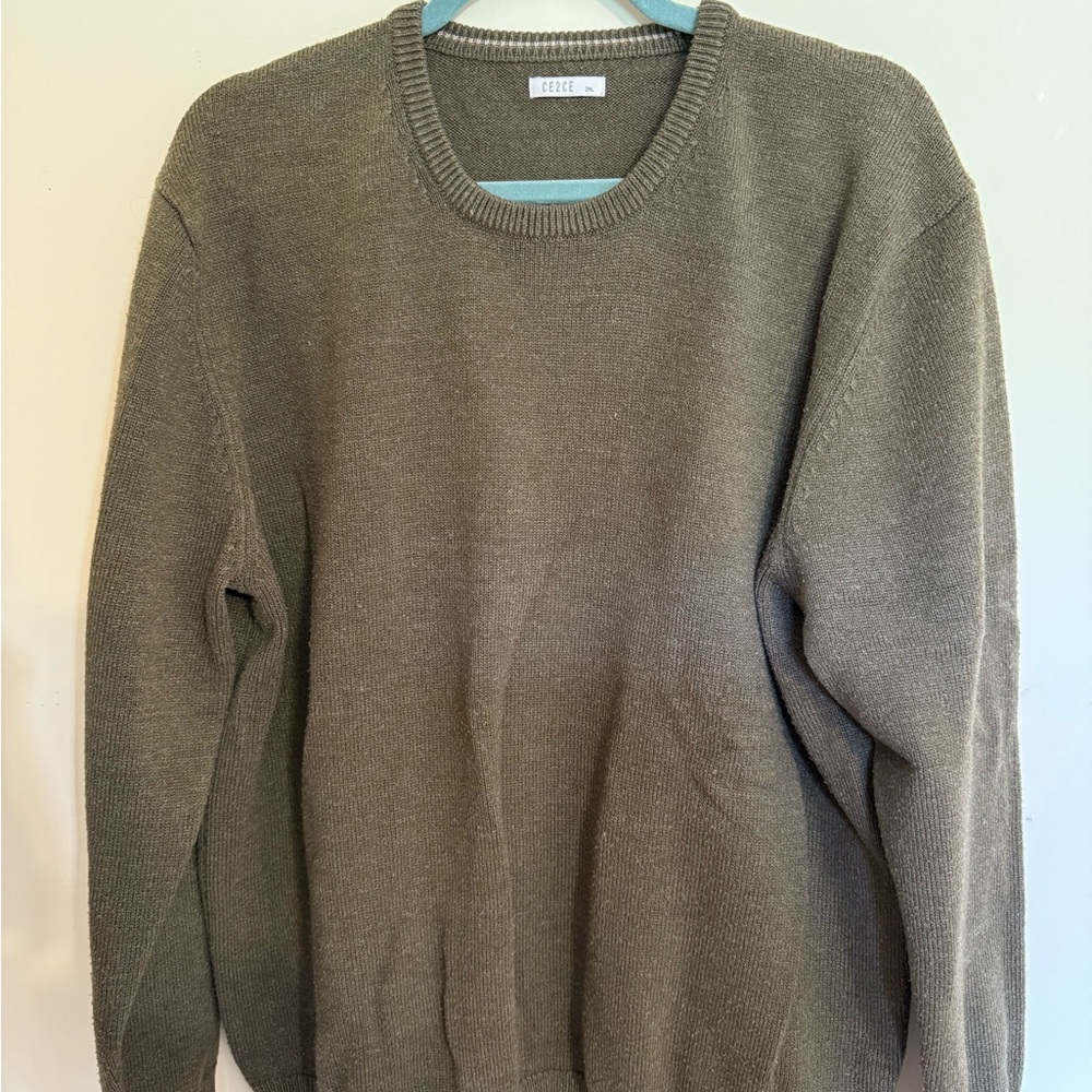 Classic Green Crewneck Sweater with Ribbed Details